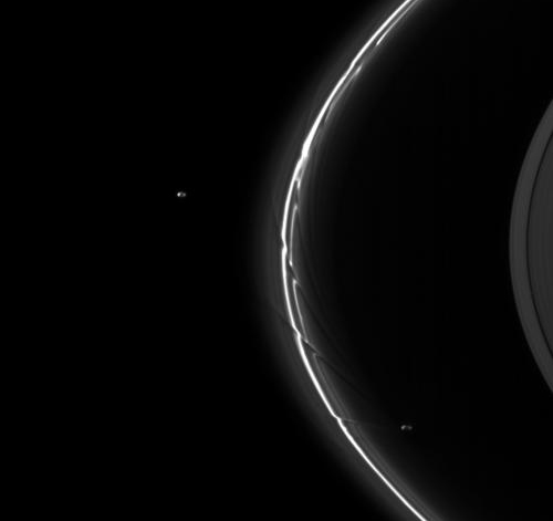 В системе Сатурна