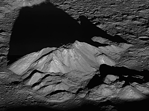 Центральный пик в кратере Тихо