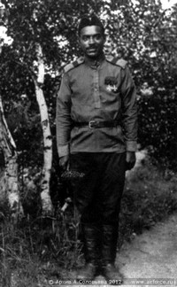 Марсель Пля (Marcel Pliat) - русский герой из Полинезии. Фотография из журнала «Огонёк» от 23 октября 1916 года.