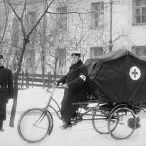 Велокарета скорой помощи, начало XX века. 