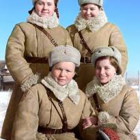 Девушки-регулировщицы. Волховский фронт. Фото 1 января 1943 года.