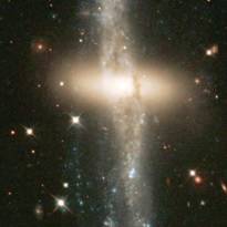 Галактика с полярным кольцом NGC 4650A. Чуть подробнее см. в комментариях.