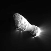 Комета Хартли-2. 4 ноября 2010 г. зонд Deep Impact получил изображение с близкого расстояния (~ 700км) кометы Хартли-2, открытой 24 года назад Малколмом Хартли.