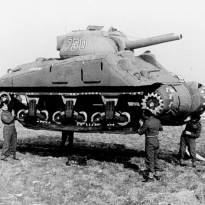 Надувной танк «Шерман» в южной Англии, использовался в ходе операции «Фортитюд» по дезинформации немцев перед началом высадки во Франции, 1944 г.