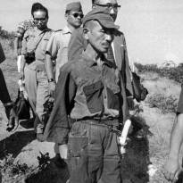 Последний солдат японской империи Хироо Онода сдаётся в плен филиппинским властям после 30 лет партизанской войны, 1974 г.