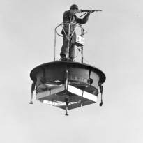 Летающая платформа Hiller VZ-1 Pawne, США, 1955 г. Этот Пепелац прошёл успешно все испытания, в т.ч. по горизонтальной устойчивости, однако потом оказалось, что ему просто невозможно применения.