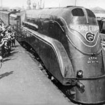 Локомотив "Иосиф Сталин" ИС 20-16. Максимальная скорость - 155 км/час. В 1937 году один из паровозов серии ИС (а именно ИС20-241) был представлен на Всемирной выставке в Париже, где получил премию Гран-при, обойдя при этом конкурентов.