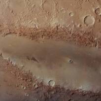 Загадочный кратер Orcus Patera на Марсе.