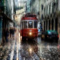 Лиссабонский трамвай.. (Дождливые городские пейзажи в картинных фотографиях Эдуарда Гордеева)