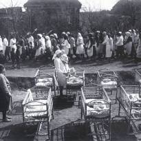 Первые ясли в колхозе Новая жизнь. 1931 г. Фото Аркадия Шайхета (1898 - 1959 гг.)