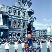 Первый послевоенный физкультурный парад в Сталинграде. Май 1945 г. Фото Марка Редькина.
