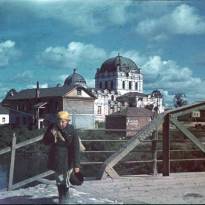 Гжатск под немецкой оккупацией. Вид на Благовещенский собор через реку Гжать. Цветные снимки 1942 года, сделанные оккупантами.