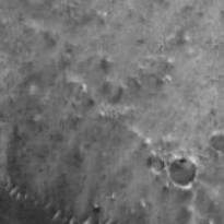 «Стеклянные тоннели» на Марсе (6). Снимки переданы американской беспилотной станцией «MarsGlobal» 11 августа 1999 г. В районе равнины Ацедалия были найдены объекты, которые на сайтах независимых исследователей Марса фигурируют под названиями «стеклянные туннели», «стеклянные трубы» и «стеклянные черви».