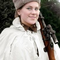 Шанина Роза Егоровна - одиночный снайпер отд. взвода снайперов-девушек 3-го Бел. фронта, кавалер ордена Славы. Уничтожила 75 врагов. Март 1944 г.