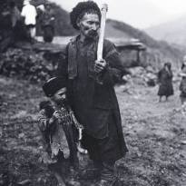 Горный аул. Горец с сыном. 1929 г. Фото Аркадия Шайхета (1898 - 1959 гг.)
